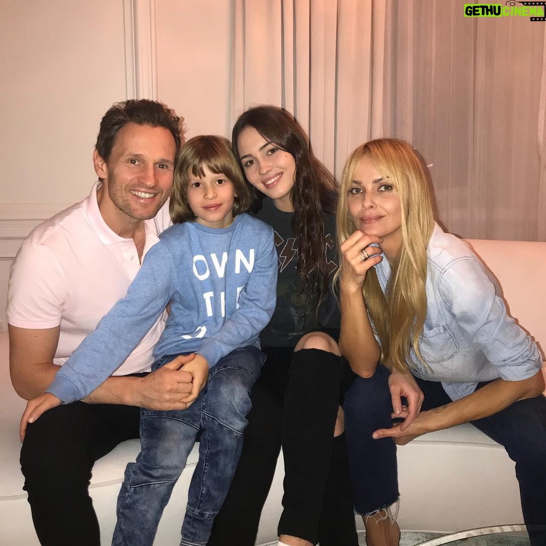 Izabella Scorupco - 6.7K Likes - Sweetest reunion with extended family. Polish power 🇵🇱♥️ @mariusz_czerkawski @juliascorupco
