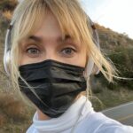Izabella Scorupco Instagram - Hi 👋🏼, I think I’m back. My first post-Covid hike today without feeling like I’m gonna die. This has been a crazy ride. Surprising new symptoms every day for the past 7 weeks. Lost smell/taste to begin with, now everything I eat/drink tastes like metal. Worst has been the unbearable headaches days and nights, and now this fatigue and brain-fog that I can’t wait to, or hoping to, get rid of. I just want to feel a little normal again. The good thing is I have antibodies now for a few months ahead, so I will ask a lot of friends and people for hugs. It might get awkward and I’m so sorry about that. But I’ve really missed those hugs ❤️ Take care of yourself and protect your loved ones. Be aware, upfront, honest and wear your mask #grateful