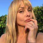 Izabella Scorupco Instagram - You’re far away. I miss you. But you’re always with me 💍 @runwith_jewelry #runwithlove