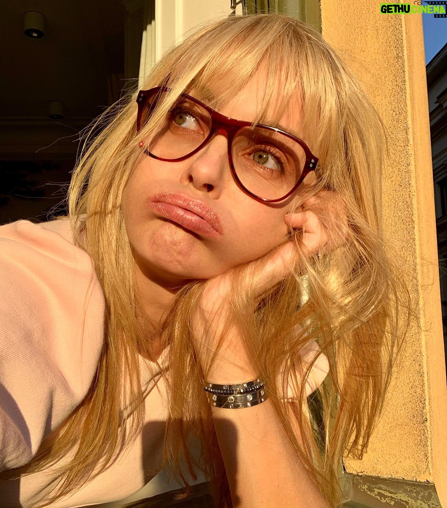 Izabella Scorupco - 8.9K Likes - If I ever lose these shades and you find them, can you please return them to me 🙏🏼 #findersfee @smarteyes_sverige