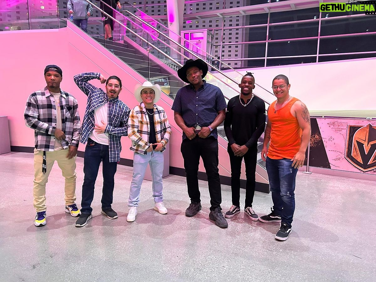 Jéssica Andrade Instagram - Que noite legal estou muito feliz de ter tido a oportunidade de estar nesse rodeio que é tão famoso e o mais legal estar junto com as pessoas que eu gosto é que trabalham comigo no dia dia muito obrigado @ufcpi ao UFC @danawhite e a todos @felipeprvtdias @nobruprvt @marcopreparadorfisico @jilliankelly14 @sweet_dreams_jhill What a nice night I am very happy to have had the opportunity to be in this rodeo that is so famous and the coolest thing to be together with the people I like is that they work with me on the day thank you very much @ufcpi to UFC @danawhite and to everyone @felipeprvtdias @nobruprvt @marcopreparadorfisico @jilliankelly14 @sweet_dreams_jhill