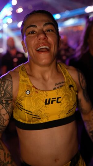 Jéssica Andrade Instagram - Será que vem bônus aí? 

[ @JessicaMMAPro | #UFC300 | Ao vivo AGORA no @UFCFightPassBR - assine no link da Bio]
