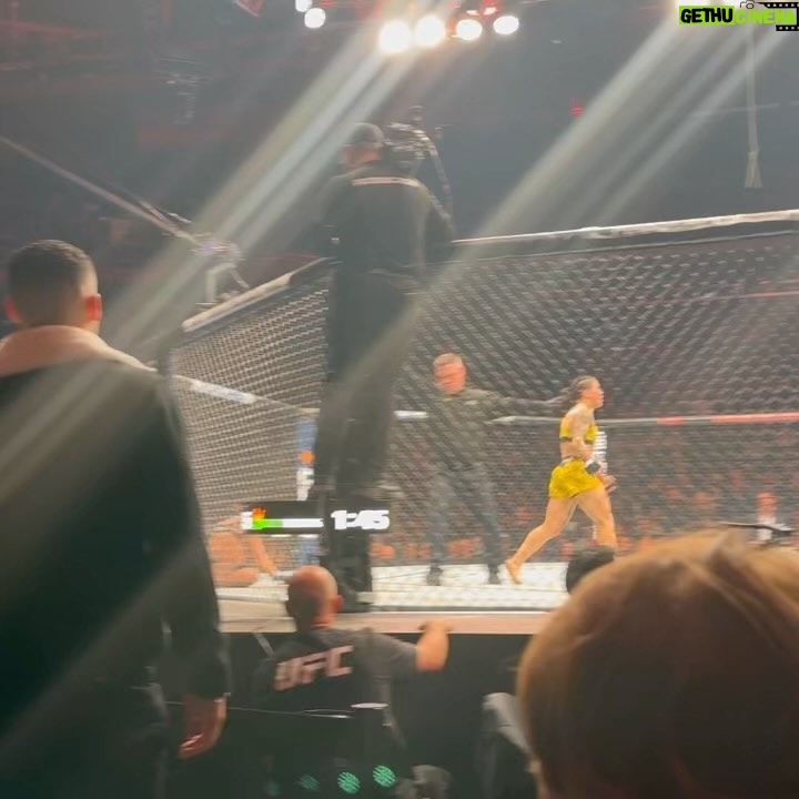 Jéssica Andrade - 6K Likes - Jessica Andrade lands vicious shots to finish Mackenzie Dern for the second-round TKO #UFC295
🔗 FULL STORY IN BIO