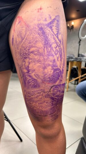 Jéssica Andrade Instagram - Fala galera tá aí mais um trabalho maravilhoso no meu amigo Fabio do rabisca Tattoo estou muito feliz com o restado o melhor tatuador que eu já fiz tatuagem meu braço esquerdo a parte da frente foi toda ele quem fez e a perna agora é só o começo do trabalho que vamos realizar juntos vou fechar a perna toda demorei um pouco para postar porque queria fazer um vídeo bem legal com ajuda do Bruno tá aí galera o resultado final muito obrigado Fabio e a toda sua equipe por sempre me tratarem
Tão bem e me receberem
De braços abertos ate o final do ano tenho certeza que vamos concluir esse projeto agora a joelhada na cara das opoentes vai ficar mais forte 💪🏼