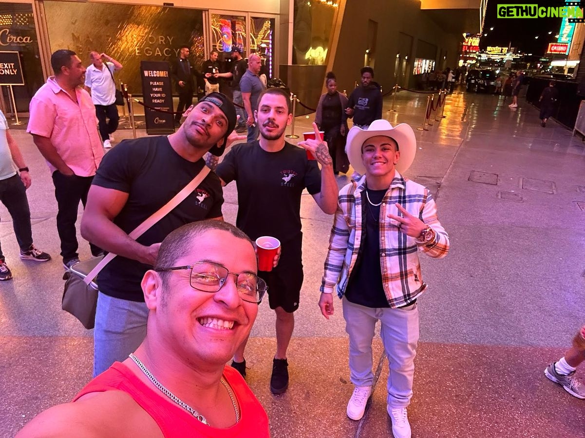 Jéssica Andrade Instagram - Que noite legal estou muito feliz de ter tido a oportunidade de estar nesse rodeio que é tão famoso e o mais legal estar junto com as pessoas que eu gosto é que trabalham comigo no dia dia muito obrigado @ufcpi ao UFC @danawhite e a todos @felipeprvtdias @nobruprvt @marcopreparadorfisico @jilliankelly14 @sweet_dreams_jhill What a nice night I am very happy to have had the opportunity to be in this rodeo that is so famous and the coolest thing to be together with the people I like is that they work with me on the day thank you very much @ufcpi to UFC @danawhite and to everyone @felipeprvtdias @nobruprvt @marcopreparadorfisico @jilliankelly14 @sweet_dreams_jhill