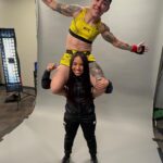 Jéssica Andrade Instagram - Noite especial, em um evento especial, e uma vitória especial! A Jessica é inacabável, e segue fazendo história, a mulher com mais vitórias na história do UFC, e como ela gosta de dizer “não morri ainda não” HAHAH Orgulho gigantesco de você, é merecedora demais 🔥❤️🫶🏾 DEUS É BOM O TEMPO TODO!!!! . . . . #UFC300 #jessicaandrade #holloway #poatan #mma #ufc
