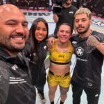 Jéssica Andrade Instagram - Noite especial, em um evento especial, e uma vitória especial! A Jessica é inacabável, e segue fazendo história, a mulher com mais vitórias na história do UFC, e como ela gosta de dizer “não morri ainda não” HAHAH Orgulho gigantesco de você, é merecedora demais 🔥❤️🫶🏾 DEUS É BOM O TEMPO TODO!!!! . . . . #UFC300 #jessicaandrade #holloway #poatan #mma #ufc