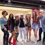 Jéssica Andrade Instagram - Que noite legal estou muito feliz de ter tido a oportunidade de estar nesse rodeio que é tão famoso e o mais legal estar junto com as pessoas que eu gosto é que trabalham comigo no dia dia muito obrigado @ufcpi ao UFC @danawhite e a todos @felipeprvtdias @nobruprvt @marcopreparadorfisico @jilliankelly14 @sweet_dreams_jhill What a nice night I am very happy to have had the opportunity to be in this rodeo that is so famous and the coolest thing to be together with the people I like is that they work with me on the day thank you very much @ufcpi to UFC @danawhite and to everyone @felipeprvtdias @nobruprvt @marcopreparadorfisico @jilliankelly14 @sweet_dreams_jhill