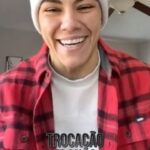 Jéssica Andrade Instagram - 🎙️ "Coitada da Mackenzie" 😂 Jessica Bate-Estaca tenta impedir a quarta derrota seguida no UFC, sábado, e brinca que "sobrou" pra Mackenzie Dern pagar o pato no UFC 295. O Trocação Franca dessa semana também tem entrevistas exclusivas com Jailton Malhadinho, Diego Lopes e Tabatha Ricci, e uma resenha com Laerte Viana sobre UFC SP. O programa já está disponível no Spotify, iTunes e outras plataformas, e tem link na minha bio. 📻 🔗 @jessicammapro #ufc #lutas #esportes #sports #fight #combate #mma #podcast