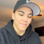 Jéssica Andrade Instagram - Quando a gente pensa que sabe cantar mais é melhor continuar lutando hahahahahaha
