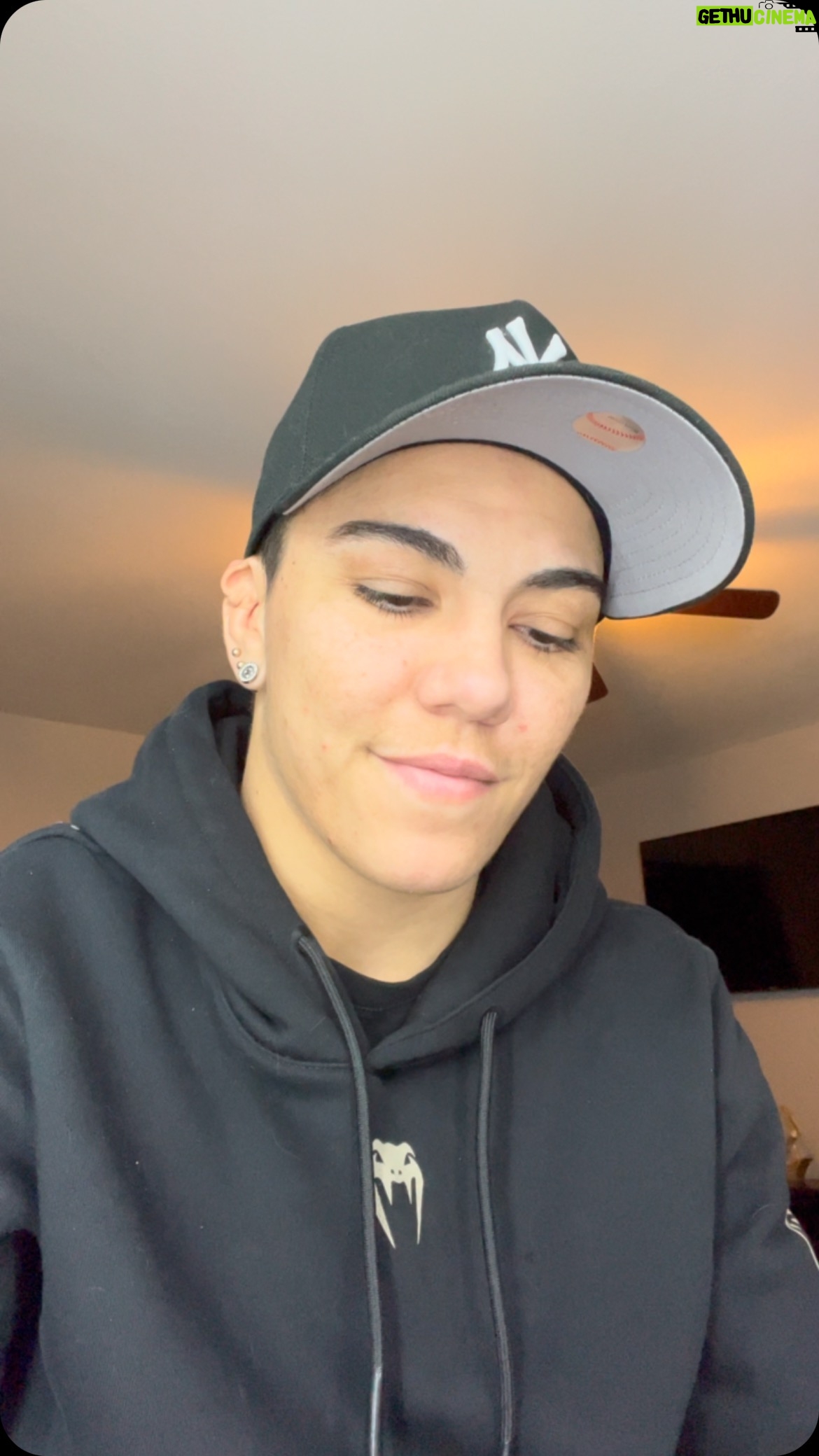 Jéssica Andrade - 2.6K Likes - Quando a gente pensa que sabe cantar mais é melhor continuar lutando hahahahahaha