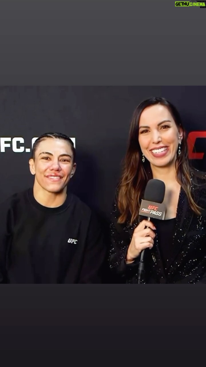 Jéssica Andrade - 3.2K Likes - Olha a reação da @jessicammapro ao ver o nocaute do @diegolopesmma no #UFC300 😂
Que evento é esse, minha gente! 🔥🔥🔥
Acompanhe tudo no @ufcfightpassbr
#jessicaandrade #bateestaca #diegolopes #ufc #mma #vidadecorrespondente #ufctvhost