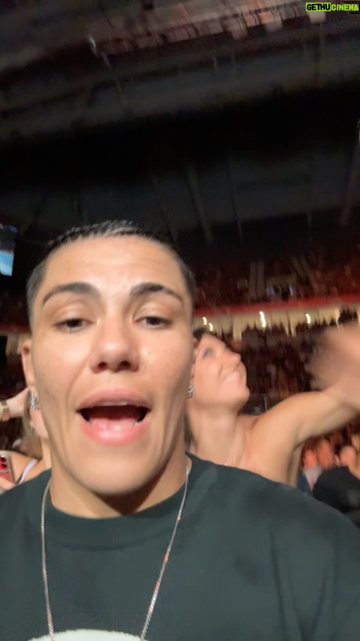 Jéssica Andrade - 5.5K Likes -