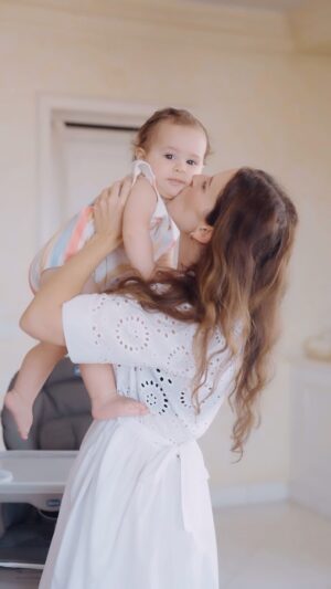 Júlia Belard Instagram - As novas Cerelac Pedacinhos são ideais para os pequenos-almoços do Sebastião, que já só quer comer sozinho e até dar a papa à sua Mãe 😍 Com pedacinhos de cereais e frutas disponível em 3 sabores, Multifrutos, Manga Maçã e Morango têm uma textura perfeita para continuar a transição em alimentos sólidos. 
@cerelacportugal