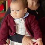 Júlia Belard Instagram – Uma família pirosa em diferentes tons de encarnado. É também assim o nosso dia a dia, recheado de diferentes formas de amor, com lágrimas, desarrumação, dúvidas, gritos, alegrias, conquistas, esperança, um qb de loucura mas, sobretudo e sempre, com muito amor. O Natal passa rápido demais ❤️