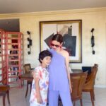 Júlia Belard Instagram – Outfit Check with my son 💙 
A Lion of Porches celebra o Dia da Criança com ofertas especiais de -20% na coleção Kids, até dia 2 de Junho!!!! Corram!!! Nós claro que aproveitámos 😍 o que resultou neste outfit check ✅ Acho que o Matias ficou incrível!!!!! Está mesmo mesmo giro. Digam-me se concordam nos comentários ⬇️ e p.s. o que acharam do meu look? 😎