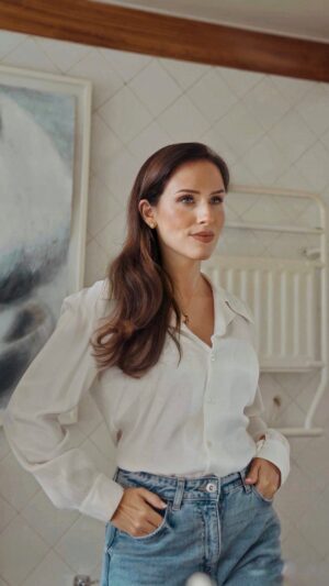 Júlia Belard Instagram - PUB Sabem aquele dia em que acordam e decidem, ‘hoje vou acabar com os cabelos brancos’? Este foi o dia!!! Mas tinha de ser com a melhor coloração em casa possível, por isso, escolhi Excellence Creme da @lorealparis com Ácido Hiauloronico! Garante 100% cobertura de brancos, 10x mais hidratação e 2x intensidade de cor. Acho que o resultado fala por si 😍

#LorealParisPortugal #LorealParisHairColor #TransformaOTeuCabeloEmSegundos
