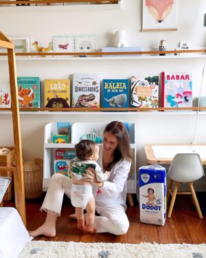 Júlia Belard Instagram - Também nesta nova fase de explorador de mundo, com direito a trepar, subir e descer, abrir e fechar, empurrar e cair mas também voltar ao seu porto seguro, as Dodot Sensitive continuam a ser a nossa escolha predileta 😍. 

Aproveito para vos dizer que está a decorrer uma mega campanha Dodot, em que na compra de 2 embalagens de fraldas Dodot Sensitive, a Dodot devolve o valor de um dos packs, através da App Poupar é Ganhar! 

Esta campanha estará a decorrer de 1 de Abril a 30 de Junho! 

@dodot_pt 
#DodotSensitive 
#Pub 
#ComoNenhumaOutra