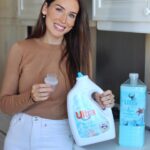 Júlia Belard Instagram – Cá em casa estamos fãs da nova dupla Aqua Ultra Pro que compramos no Pingo Doce, juntamente com as compras do mês. Da fragrância do Amaciador de Roupa Concentrado Aqua Ultra Pro nasce agora o Detergente Líquido para Roupa Delicada Aqua Ultra Pro 😊 A roupa fica com um aroma mesmo bom e muito fácil de engomar, super macia. A combinação perfeita 🩵 @pingodoce  #PingoDoce #NovidadesPingoDoce