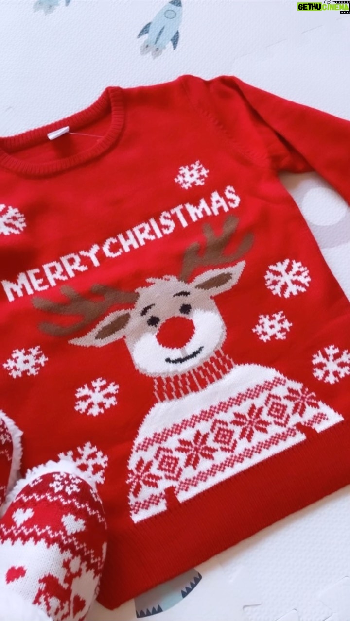 Júlia Belard Instagram - A chegada deste Natal tem sido mais especial do que qualquer outro. O Matias está mais envolvido do que nunca e temos o nosso bebé connosco. Por isso, queremos torná-lo o mais mágico possível 😊 Fomos à @pepco.pt onde estão disponíveis artigos de Decoração, Moda e Culinária para toda a família a ótimos preços! É uma verdadeira perdição ❤️ Curiosidade: Sabiam que hoje se assinala o Christmas Jumper Day? Como podem ver nós já temos as nossas camisolas preparadas para espalhar o espírito festivo! 🎅🏻🌟🎄 #pub