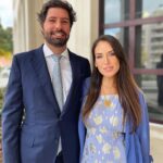 Júlia Belard Instagram - Todas iguais, mas todas diferentes. Não consegui escolher. O principal ponto comum: um amor desmedido por este nosso bebé. Há anos quando andava à procura de sítios giros para me casar visitei o Palácio Correio Mor que me chamou especial atenção, não só pela sua fachada lindíssima mas também por esta imagem de Nossa Senhora da Oliveira que é tão bonita. Não me casei aqui mas celebrámos o matrimónio dos nossos sobrinhos queridos e o crescimento deste nosso bebé que tanto adoramos 💙 e agora ajudem-me pls, qual a melhor fotografia para emoldurar!!?