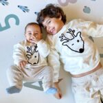 Júlia Belard Instagram – A 2 dias do início do Advento, época de reflexão, dou por mim a pensar onde estava nesta altura, no ano passado. Num lugar de onde julguei não mais ser capaz de sair. Muitas vezes perguntei aos Céus até onde desejariam que fosse, qual era o limite do sofrimento. Hoje, ao ler as belas e sábias palavras do Cardeal D. José Tolentino de Mendonça, que nos dizem: ‘Ensina-me a nascer. Quando as esperanças se rompem como coisas gastas, quando o caminho parecia mais leve e simples(…)diz ao meu coração que não é tarde nem longe’, fico com a certeza de que é possível voltar a nascer. Não há dor que não tenha fim. Não há nevoeiro que não desvaneça, e é sempre possível voltar a sorrir. É sempre possível voltar a olhar em redor e contemplar, é sempre possível ver beleza, e é sempre possível agradecer. 

Onde quer que estejas, ou o que quer que te aflija fica com essa certeza 💙

É então o Advento uma oportunidade para também nós voltarmos a nascer, renascermos nas nossas vidas e dos outros. 
Hoje agradeço mais do que nunca a vida dos meus filhos, a sua alegria e, sobretudo, a sua existência que vem confirmar a cada dia que passa esta minha maior missão, que é ser Mãe. 

Minhas reninhas preferidas 💙