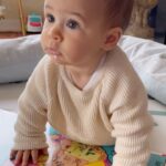Júlia Belard Instagram – Está quase a gatinhar… mas na verdade começou a dançar!!!! Meu bebé bom demais 😍