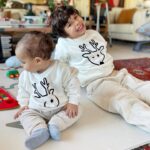 Júlia Belard Instagram – A 2 dias do início do Advento, época de reflexão, dou por mim a pensar onde estava nesta altura, no ano passado. Num lugar de onde julguei não mais ser capaz de sair. Muitas vezes perguntei aos Céus até onde desejariam que fosse, qual era o limite do sofrimento. Hoje, ao ler as belas e sábias palavras do Cardeal D. José Tolentino de Mendonça, que nos dizem: ‘Ensina-me a nascer. Quando as esperanças se rompem como coisas gastas, quando o caminho parecia mais leve e simples(…)diz ao meu coração que não é tarde nem longe’, fico com a certeza de que é possível voltar a nascer. Não há dor que não tenha fim. Não há nevoeiro que não desvaneça, e é sempre possível voltar a sorrir. É sempre possível voltar a olhar em redor e contemplar, é sempre possível ver beleza, e é sempre possível agradecer. 

Onde quer que estejas, ou o que quer que te aflija fica com essa certeza 💙

É então o Advento uma oportunidade para também nós voltarmos a nascer, renascermos nas nossas vidas e dos outros. 
Hoje agradeço mais do que nunca a vida dos meus filhos, a sua alegria e, sobretudo, a sua existência que vem confirmar a cada dia que passa esta minha maior missão, que é ser Mãe. 

Minhas reninhas preferidas 💙