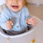 Júlia Belard Instagram – Como sabem valorizo especialmente o mundo infantil, o amor e respeito pelas crianças, uma das razões pelas quais escolho dar ao Sebastião a oportunidade de conhecer, explorar e saborear os alimentos em baby led weaning. O que resulta em muitas nódoas, mas também num bebé feliz e autónomo 💙 Este ano, a Persil volta a associar-se à Make-A-Wish, para ajudar a realizar desejos a crianças e jovens gravemente doentes. Esta é uma iniciativa tão bonita e especial que não deixa ninguém indiferente! PUB #Persil #makeawishportugal