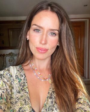 Júlia Belard Instagram - Moms hair gone wild 🌹