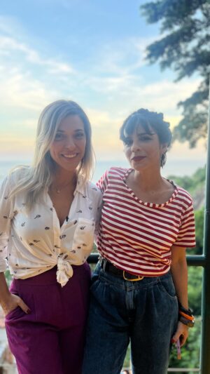 Júlia Rabello Instagram - CONCORDA? 🤭

A atriz e humorista @ajuliarabello é a convidada do primeiro episódio do ‘Maria vai com os Outros’, programa de Universa sob o comando da atriz e colunista @mariaaribeiro. 

Em um bate-papo descontraído, Júlia diz que nunca participou de uma suruba — e também não tem interesse em participar. O assunto surge quando Maria comenta que quer conhecer Fernando de Noronha (PE), destino que virou meme com a história do ‘Surubão de Noronha’. 

Apesar de nunca ter experimentado, Júlia diz que acredita que as pessoas participam de surubas na expectativa de se relacionarem com alguém específico, mas isso nem sempre dá certo.

➡️ A gente te espera toda quinta no Canal UOL e no YouTube de Universa

#UOL #UniversaUOL #MariaVaiComOsOutros #MariaRibeiro #RioDeJaneiro #JuliaRabello