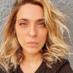 Júlia Rabello Instagram - Ensaio sobre o fundo cinza (ou 15 min de tempo livre com cabelo novo)