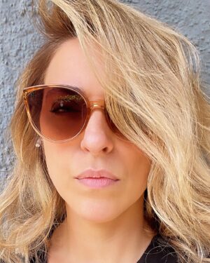 Júlia Rabello Instagram - Ensaio sobre o fundo cinza (ou 15 min de tempo livre com cabelo novo)