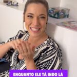 Júlia Rabello Instagram - Pessoal me pergunta como é trabalhar com a Maria Clara Gueiros, a Júlia Rabelo e a Priscila Castello Branco. É só ingratidão e exposed! 🙃 Estamos esperando vocês no @teatrodosquatro, na Gávea, toda sexta, sábado e domingo! E os ingressos já estão disponíveis no @sympla, bora? AGORA É QUE SÃO ELAS!