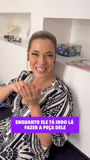 Júlia Rabello Instagram - Pessoal me pergunta como é trabalhar com a Maria Clara Gueiros, a Júlia Rabelo e a Priscila Castello Branco. É só ingratidão e exposed! 🙃

Estamos esperando vocês no @teatrodosquatro, na Gávea, toda sexta, sábado e domingo!

E os ingressos já estão disponíveis no @sympla, bora?

AGORA É QUE SÃO ELAS!