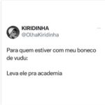Júlia Rabello Instagram - … entregue aos memes.