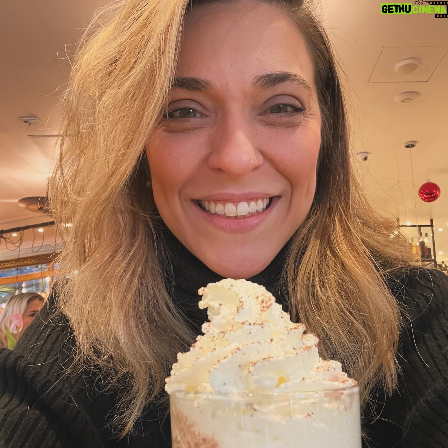 Júlia Rabello Instagram - Começando a me despedir desse inverno 💙❄️☃️
