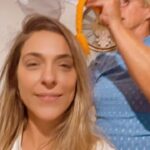 Júlia Rabello Instagram - Melhor que viajar é conhecer um belo parceiro de viagem no avião. E melhor que isso é ter a companhia aérea sendo madrinha e fazendo mais um encontro acontecer. Obrigada @klm por proporcionar essa experiência incrível. Acompanha comigo esse carrossel dessa viagem que foi uma das melhores da vida. 1 – Pronta para ser mimada @klm 2 – Sendo mimada com essa delícia feita pelo @rodrigomocoto 3 – Já preparados para conhecermos a Normandia de carro. (Se vc clicou na foto para ver o Instagram do Bart, desculpe, ele não tem kkkkkk. Chatão, eu sei, a gente querendo saber mais e a pessoa não tem Instagram) 4 – Etretat (França). Chocada com a beleza desse lugar. 5 – Monte Saint-Michel, segundo lugar mais visitado na França, lindooo! Mas o dia que eu fui tava tempo cinzento, então coloca no google e vê como é bonito! kkkkk 6 – Memorial de Caen (França). Museu incrível sobre a segunda guerra mundial 7 – Bruxelas (Bélgica), Manneken Pis, vestido de sei lá o que. 8 – Holandesa de Taubaté. 9 – A única parte ruim da viagem, a despedida. E tem muito mais fotos e lugares visitados... acho que vou ter que fazer mais um photo dump...
