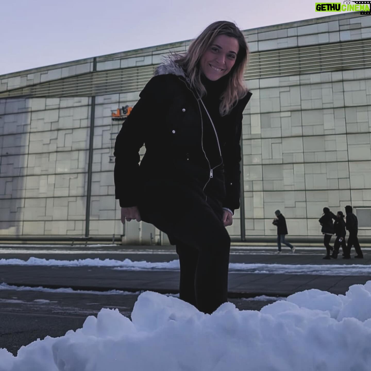 Júlia Rabello Instagram - Começando a me despedir desse inverno 💙❄️☃️