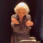 Júlia Rabello Instagram - Viva os Atores! Viva o Teatro! Viva a Cultura! Viva Fernanda Montenegro!!! ♥️ @fernandamontenegrooficial @teatroprio @caiobucker
