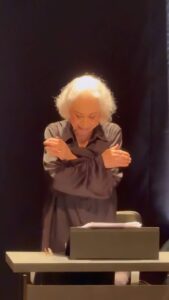 Júlia Rabello Instagram - Viva os Atores! Viva o Teatro! Viva a Cultura! Viva Fernanda Montenegro!!! ♥️ @fernandamontenegrooficial @teatroprio @caiobucker