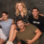 Júlia Rabello Instagram - Meus parceiros queridos @gutomoraes_ @pinogomes @eu_iagocastro ♥️