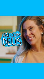 Júlia Rabello Instagram - VAI COM DEUS • Em 2009, durante a primeira exibição de Caminho das Índias, peguei o costume de dizer “vou e volto” como o Raj dizia ao sair de casa. Todos os dias profetizo meu retorno para minha mãe antes de ir para o trabalho. O problema é que já tenho 52 anos, não me casei, não tive filhos, tudo isso porque sempre retorno para o ninho da minha mamãe coruja que tanto amo. Are Baba! @ajuliarabello @rafaelsaraiva28 @fabiodelucaa #esquete Roteiro: @ojhonatanmarques Direção: @biancafrossard
