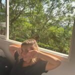 Júlia Rabello Instagram - Sensação térmica erupção vulcânica ☀️