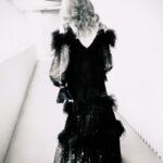 JUJU Instagram - あけましておめでとうございます。 みなさまの新しい1年がキラキラとドキドキとワクワクに満ちた1年になりますように。 2024年もよろしくお願い致します( ♡ᴗ♡ ) 写真は大晦日のいろんな後ろ姿。なんかすでに遠い昔のよう…