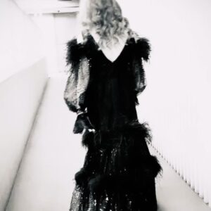 JUJU Instagram - あけましておめでとうございます。
みなさまの新しい1年がキラキラとドキドキとワクワクに満ちた1年になりますように。

2024年もよろしくお願い致します( ♡ᴗ♡ )

写真は大晦日のいろんな後ろ姿。なんかすでに遠い昔のよう…