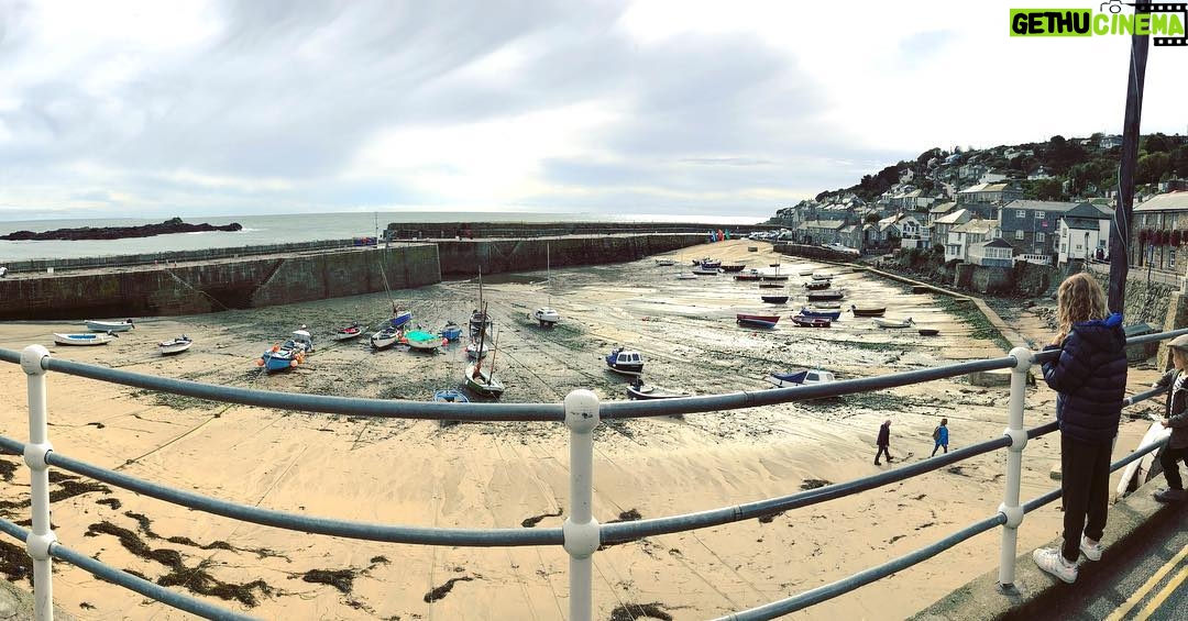 Jacinda Barrett Instagram - #hello #sunday #mousehole