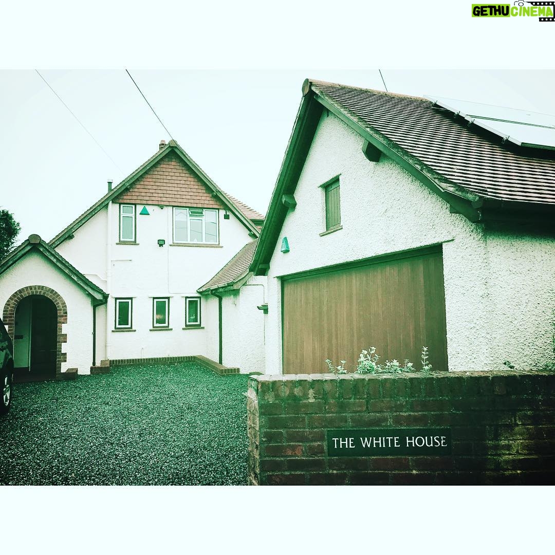 Jacinda Barrett Instagram - look what I stumbled upon in the English countryside. Now that's more appropriate #whitehouse