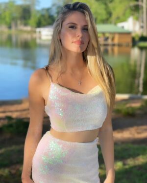 Jackie Moore Instagram - Thank you to my old friends and new friends who made my birthday so special🎂💗✨… #june29th #georgia #lakelife #birthday