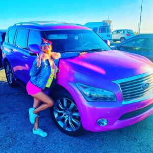 Jackie Sorkin Instagram - It’s Your story Babe, Live it Wonderfully, Fearlessly, Unapologetically! 💖✨🍭 
#ɢᴏᴏᴅᴠɪʙᴇs 
#thiscarmatchesmysoul